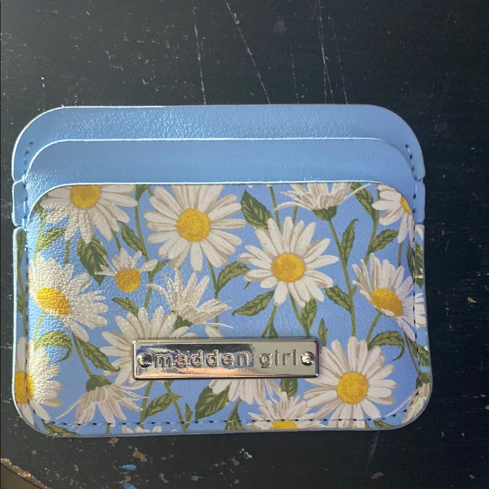 Madden Girl Blue Daisy Card Holder
